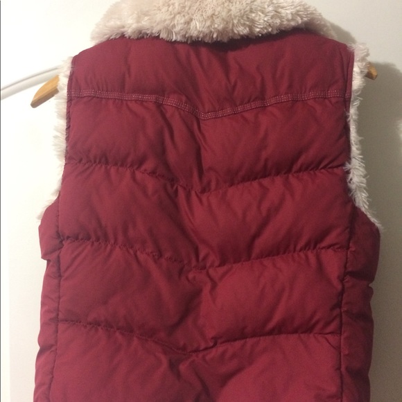 Like new big chill maroon puffer vest - Picture 3 of 3